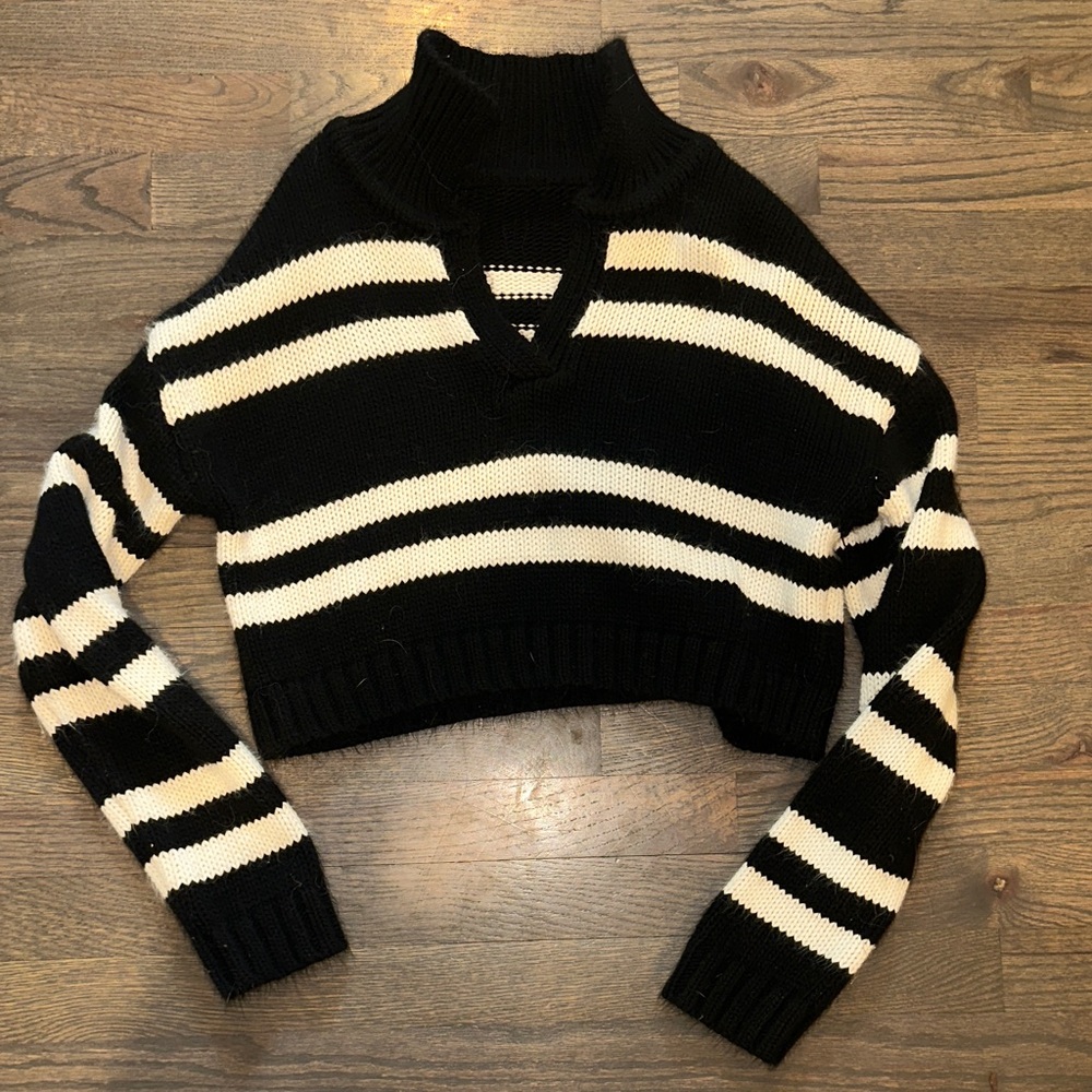 Black & Cream Striped V-Neck Cropped Sweater - Women